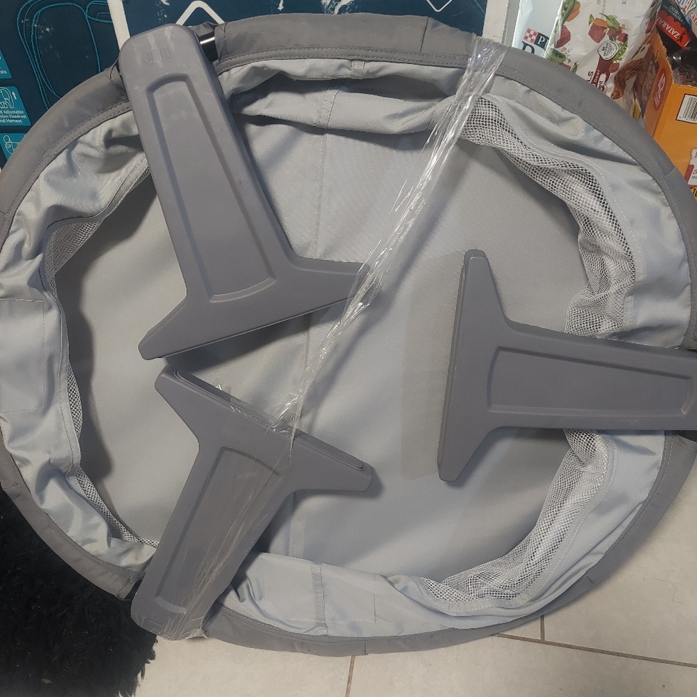 Safety 1st sleepy traveler infant bassinet.